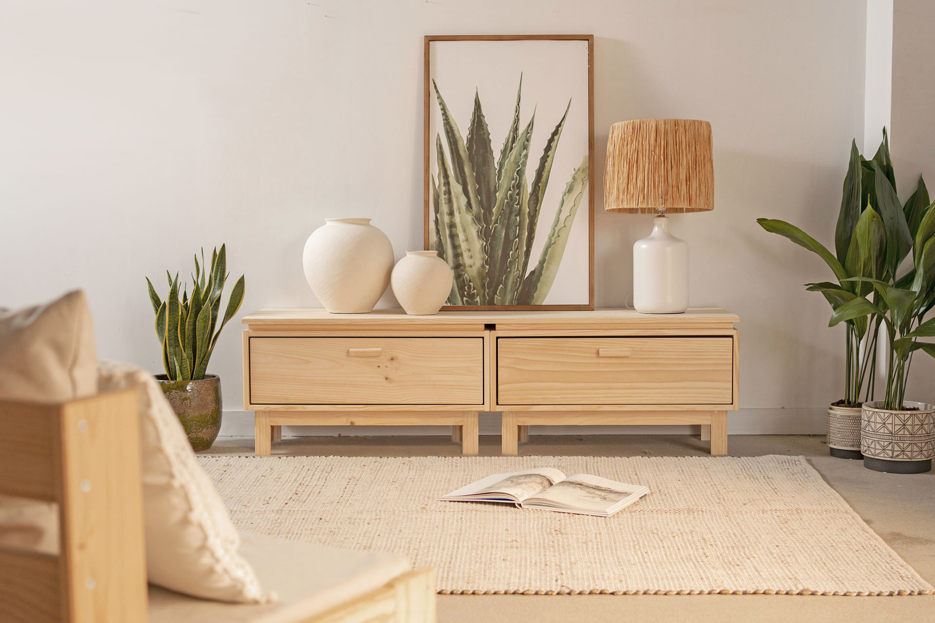 Imagen de ambiente 1 para:Aparador de madera con cajones